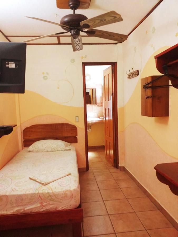 Hostal Hansi Bocas Town Ngoại thất bức ảnh
