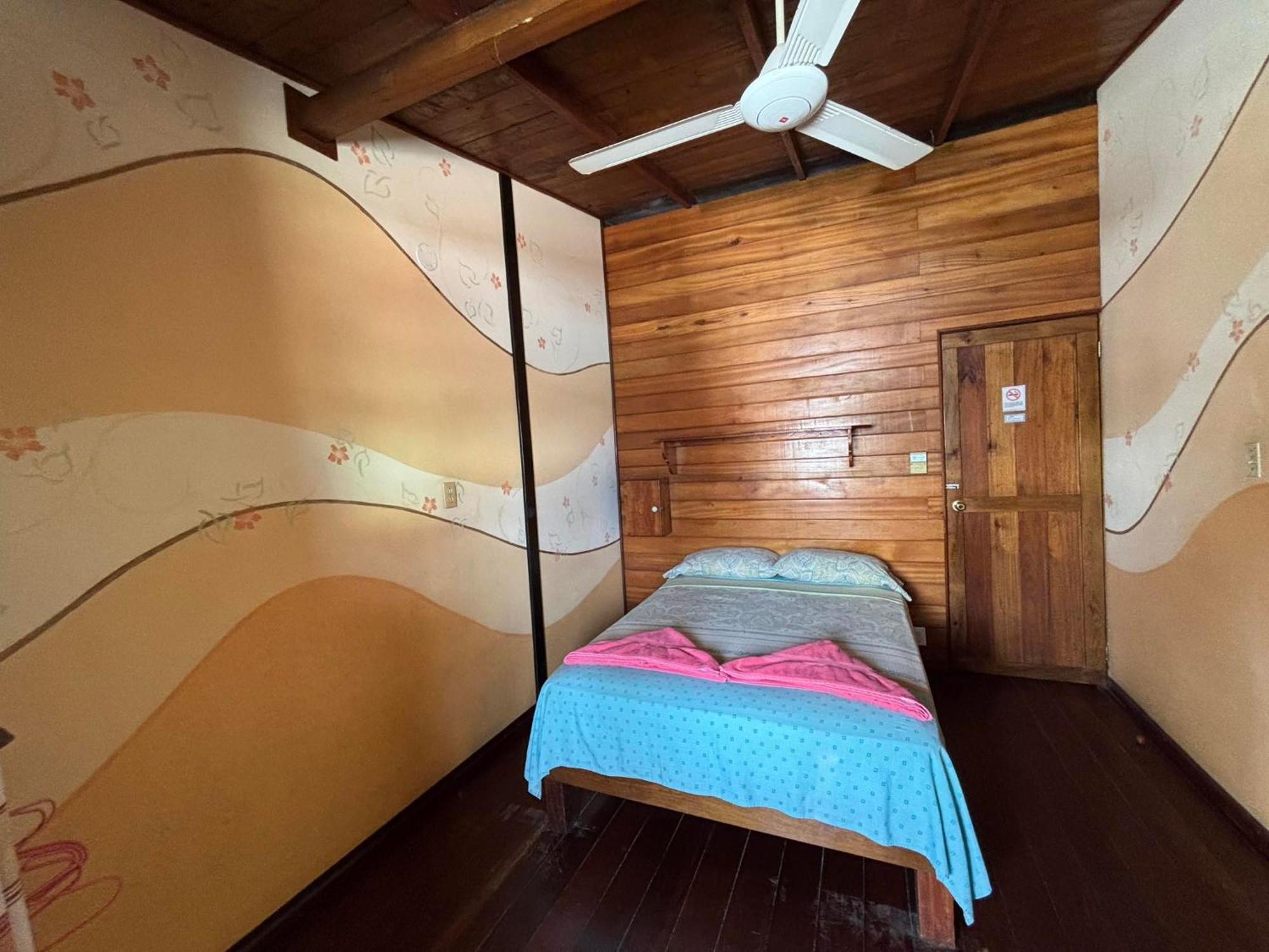 Hostal Hansi Bocas Town Ngoại thất bức ảnh