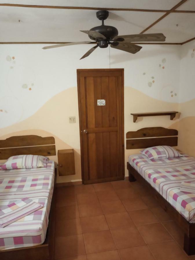 Hostal Hansi Bocas Town Ngoại thất bức ảnh